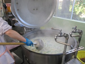 スープを作っている写真