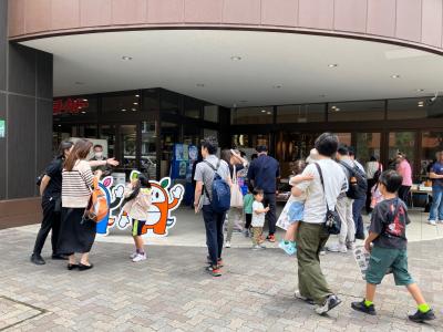 会場に立ち寄りブースに興味を持っていただいている方々