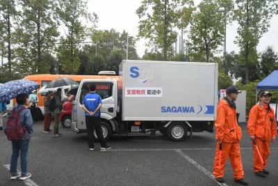 佐川急便のトラックの展示写真