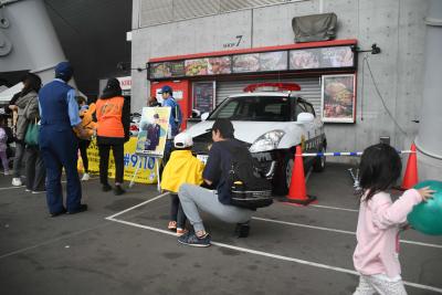警察車両の写真