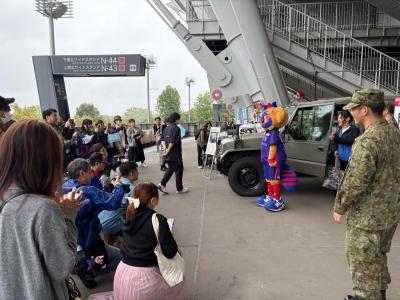 自衛隊車両展示の写真