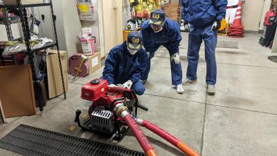 可搬ポンプ点検の様子