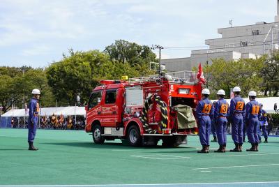 東京都消防操法大会で演技中の様子
