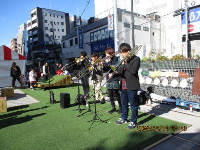 トロンボーン演奏の写真