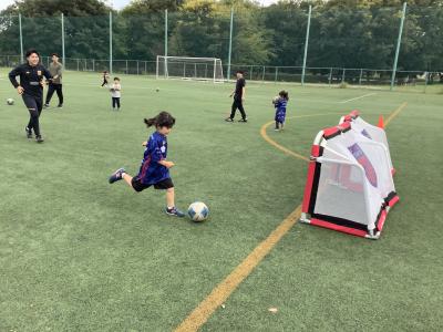 シュートを決める写真