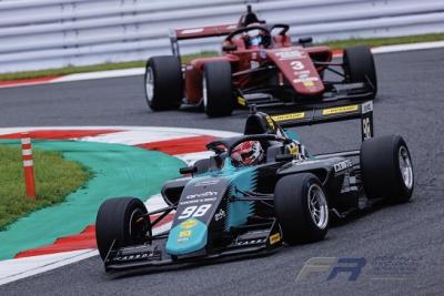 小川選手レース中の写真