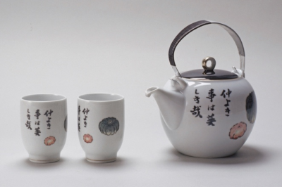 急須と湯呑み、瀬栄陶器の写真