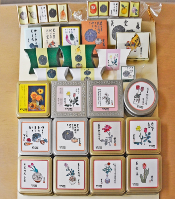 歴代の実篤記念館限定チョコパッケージの写真