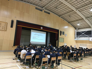 ロールプレイングで楽しく学んでいる様子