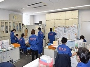 防災行政無線を用いた通信訓練(避難所運営本部・教育会館 教育部教育総務課)