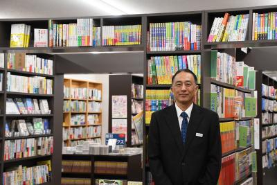 真光書店の八幡店長の写真