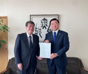 市長へ報告書提出