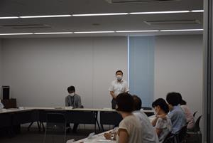 委員長挨拶の様子の写真