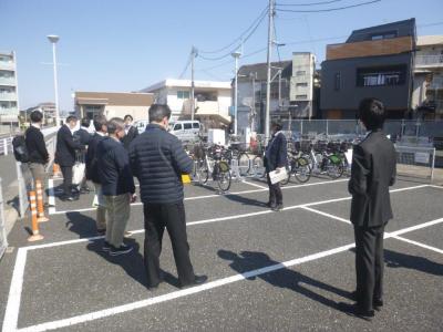現地視察の様子の写真