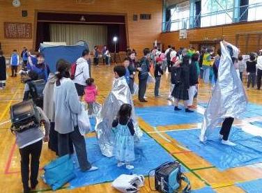 避難スペース体験の写真