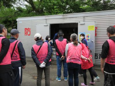 備蓄倉庫確認風景の写真