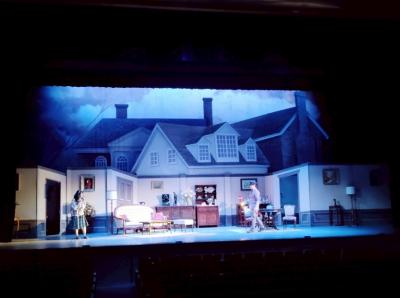 アンヌと警察官のやりとりの写真