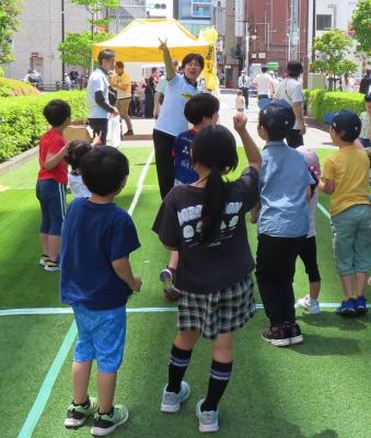 JUMP-JAMフィールドで子どもたちが遊びを楽しむ様子