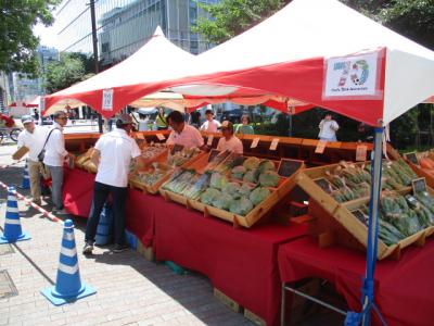 野菜販売の様子