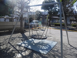 青葉仲よし広場ブランコの写真