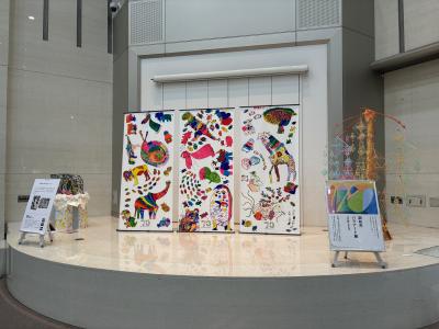 エントランス展示の写真