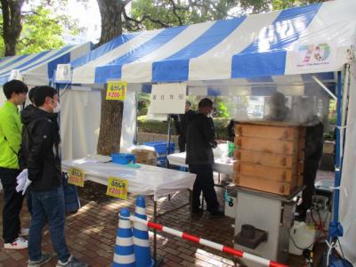 豚汁販売の様子