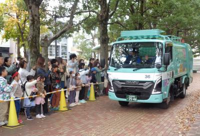 ごみ収集車見送りの様子