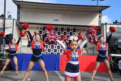 チアダンスパフォーマンスの画像