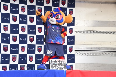 新ユニフォームを着たドロンパの画像