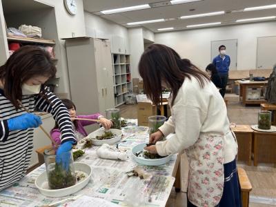 ヒヤシンスガーデニング講座の実践の様子