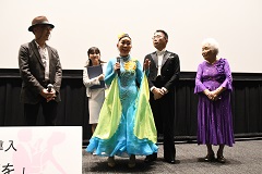 ダンサーのトークシーンの写真