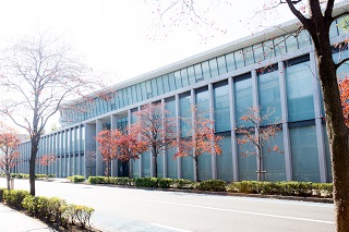 せんがわ劇場外観写真