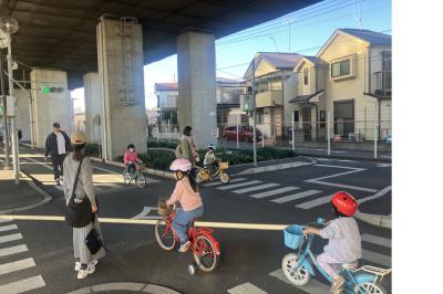 信号が点灯している交差点