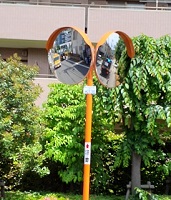 カーブミラーの写真