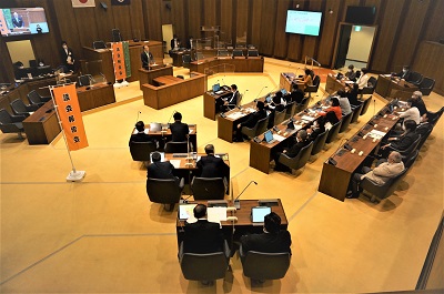 本会議場における第15回議会報告会開催の様子