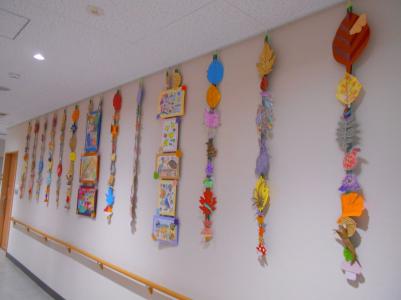 ふじみ交流プラザの11月の壁の装飾の写真