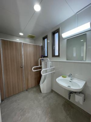 上石原ふれあいの家の男子トイレの写真