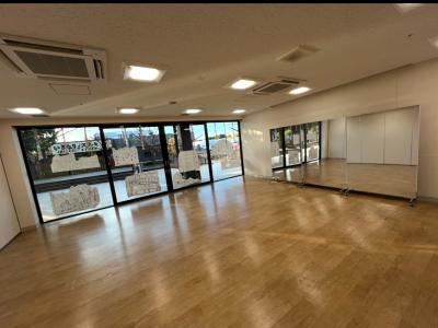 鏡を引きで撮った画像